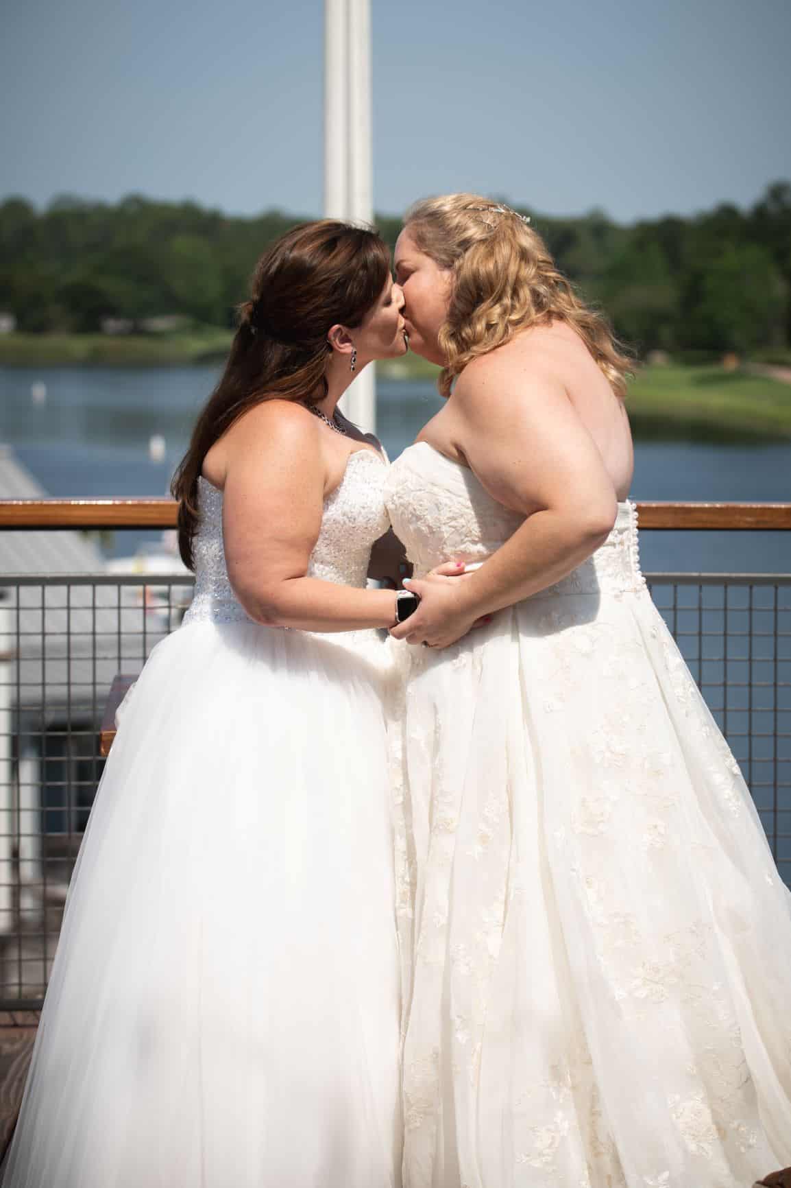 Disney Wedding Ideas - Just Marry Weddings - Nova Imagery - Paddlefish - First Kiss