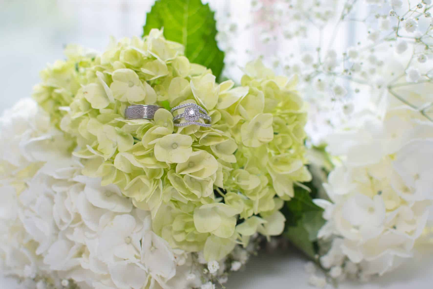 June Wedding - Just Marry Weddings - Alessandra Kutz Photography - Flowers