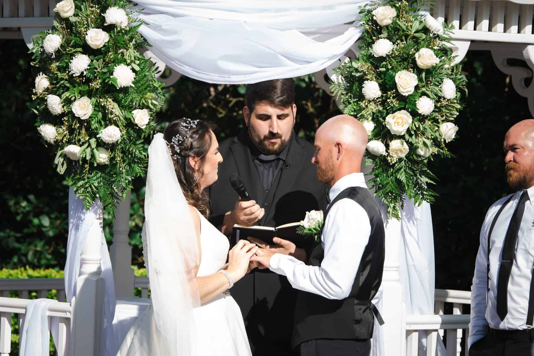 June Wedding - Just Marry Weddings - Alessandra Kutz Photography - Ceremony