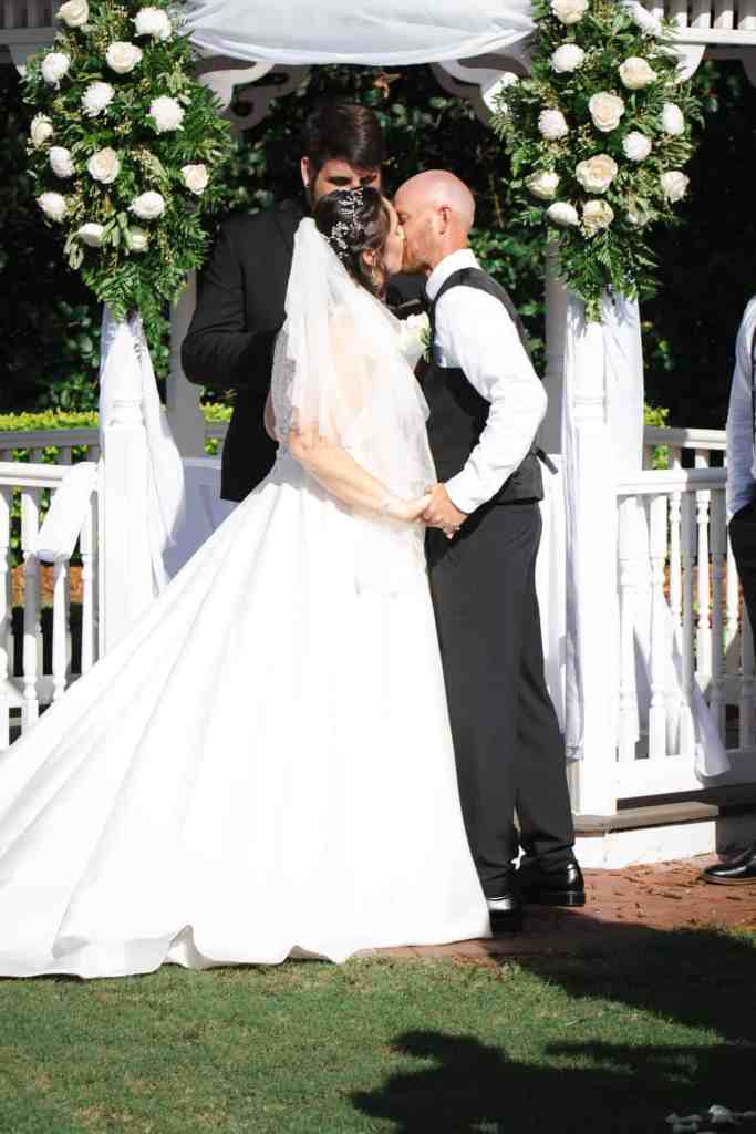 June Wedding - Just Marry Weddings - Alessandra Kutz Photography - First Kiss
