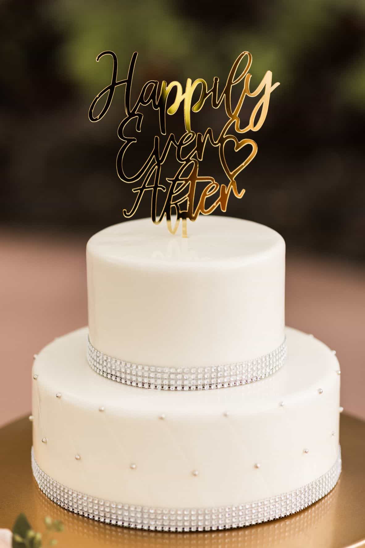 Blush and Gold Wedding - Just Marry Weddings - Allie and Joey Photography - Wedding Cake