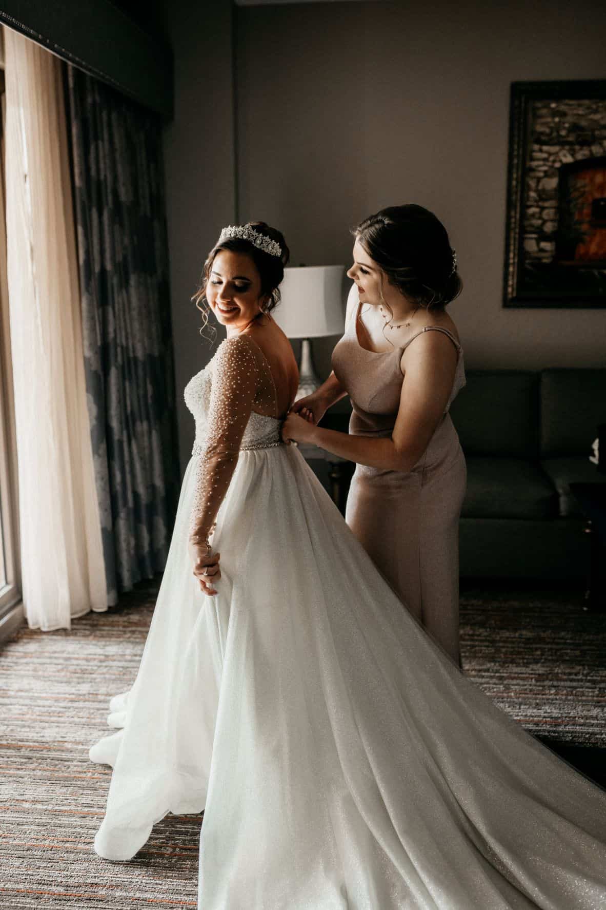 Blush and Gold Wedding - Just Marry Weddings - Allie and Joey Photography - Getting Ready