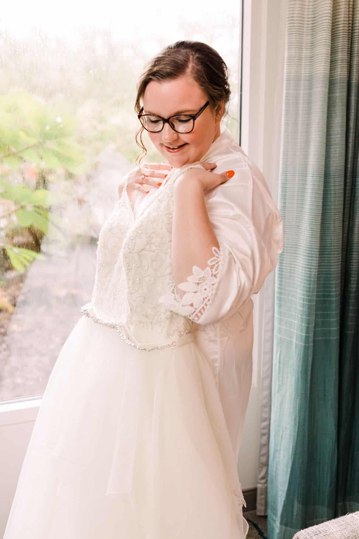 Universal Orlando Wedding - Just Marry Weddings - Anna So Photography - Getting Ready