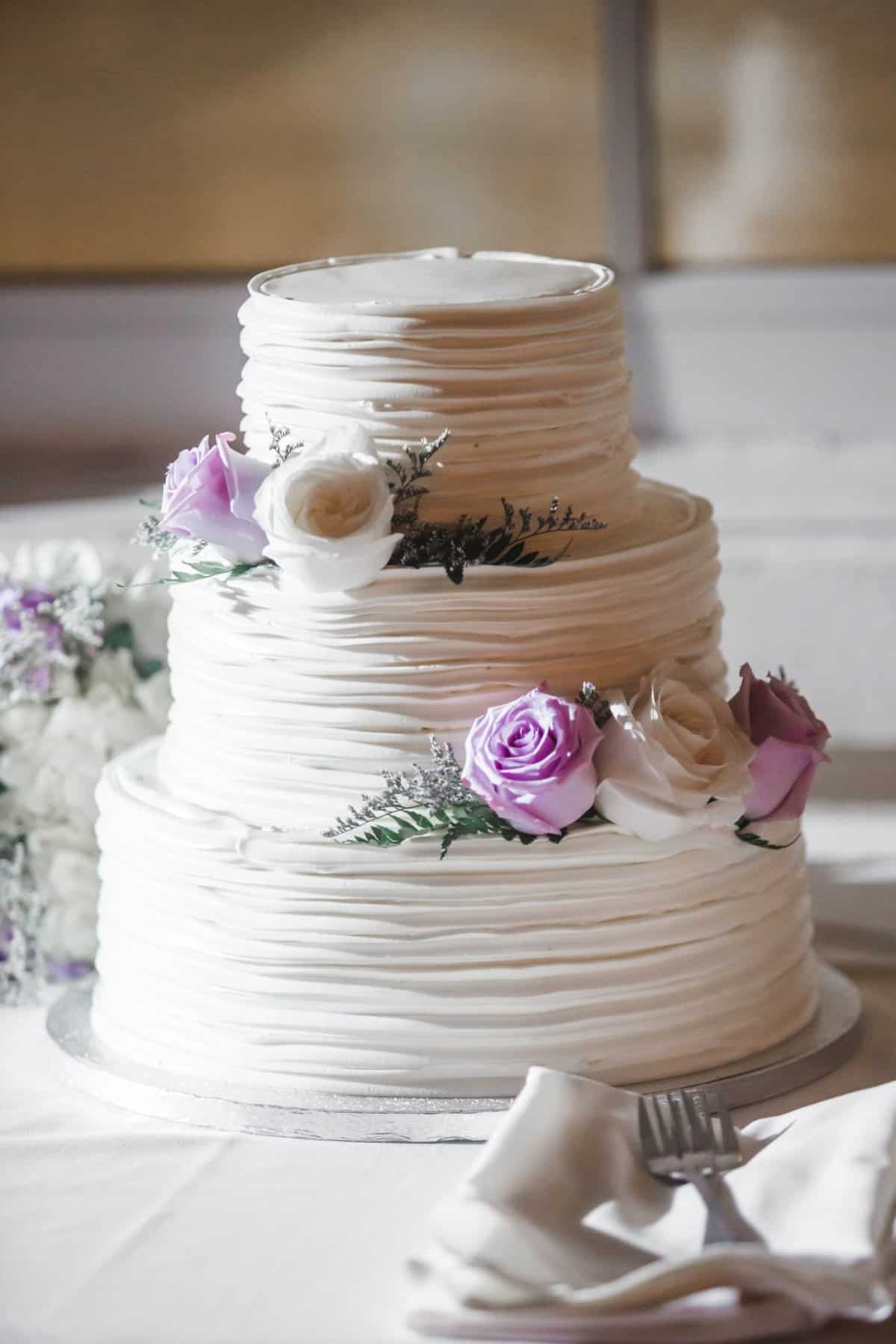 Golf Club Wedding - Just Marry Weddings - Sarah Dey Photography - Wedding Cake