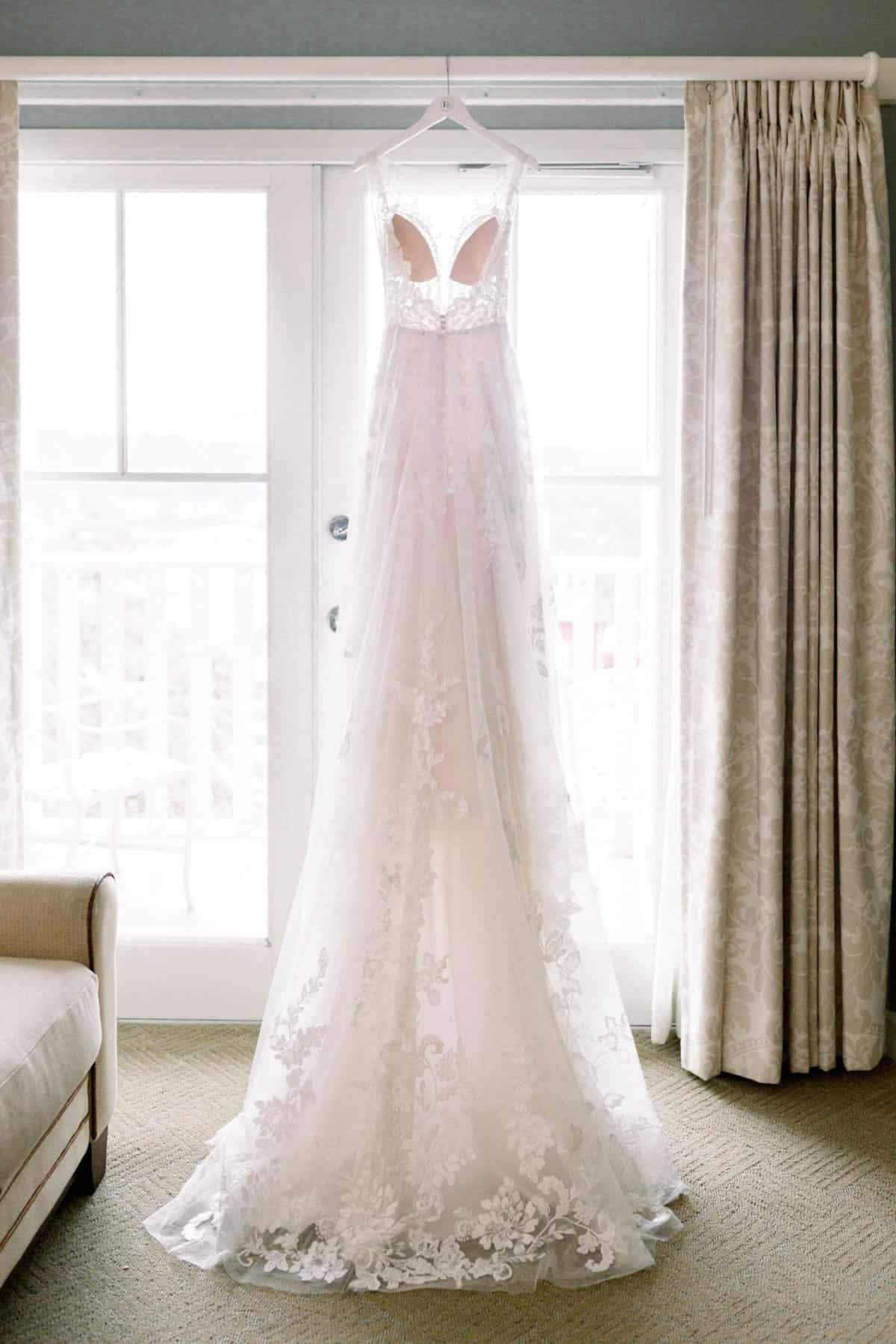 Blush and Gold Wedding - Just Marry Weddings - Cona Studios - Wedding Dress