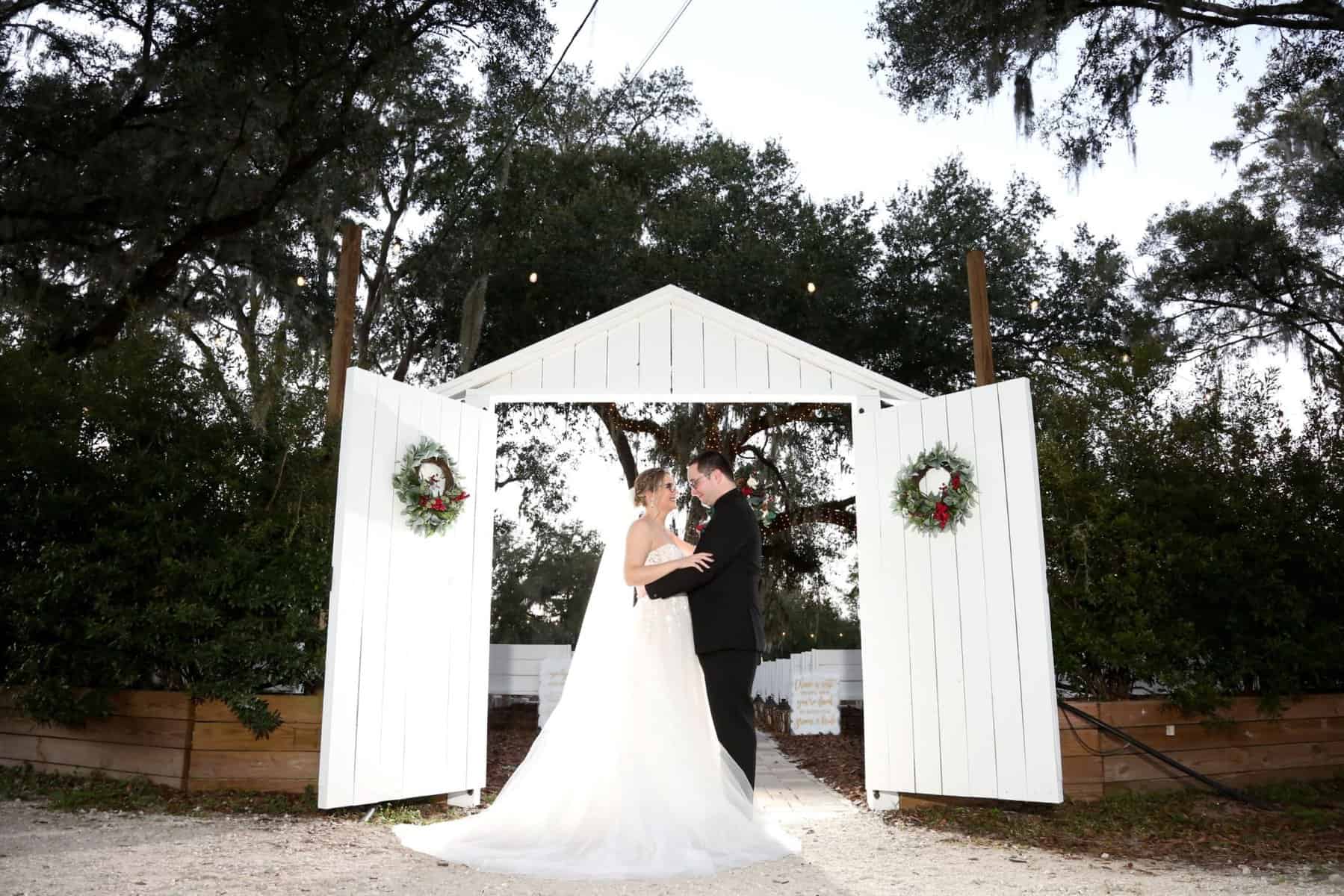 Christmas Wedding Theme - Just Marry Weddings - Regina Hyman Photography - Portraits