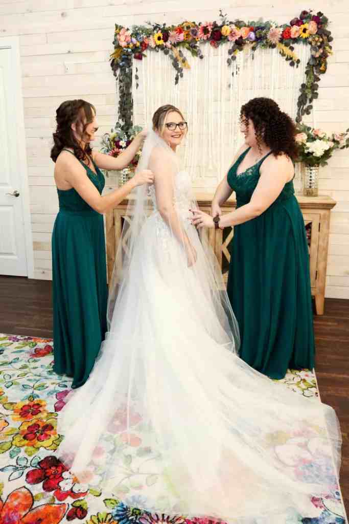 Christmas Wedding Theme - Just Marry Weddings - Regina Hyman Photography - Getting Ready