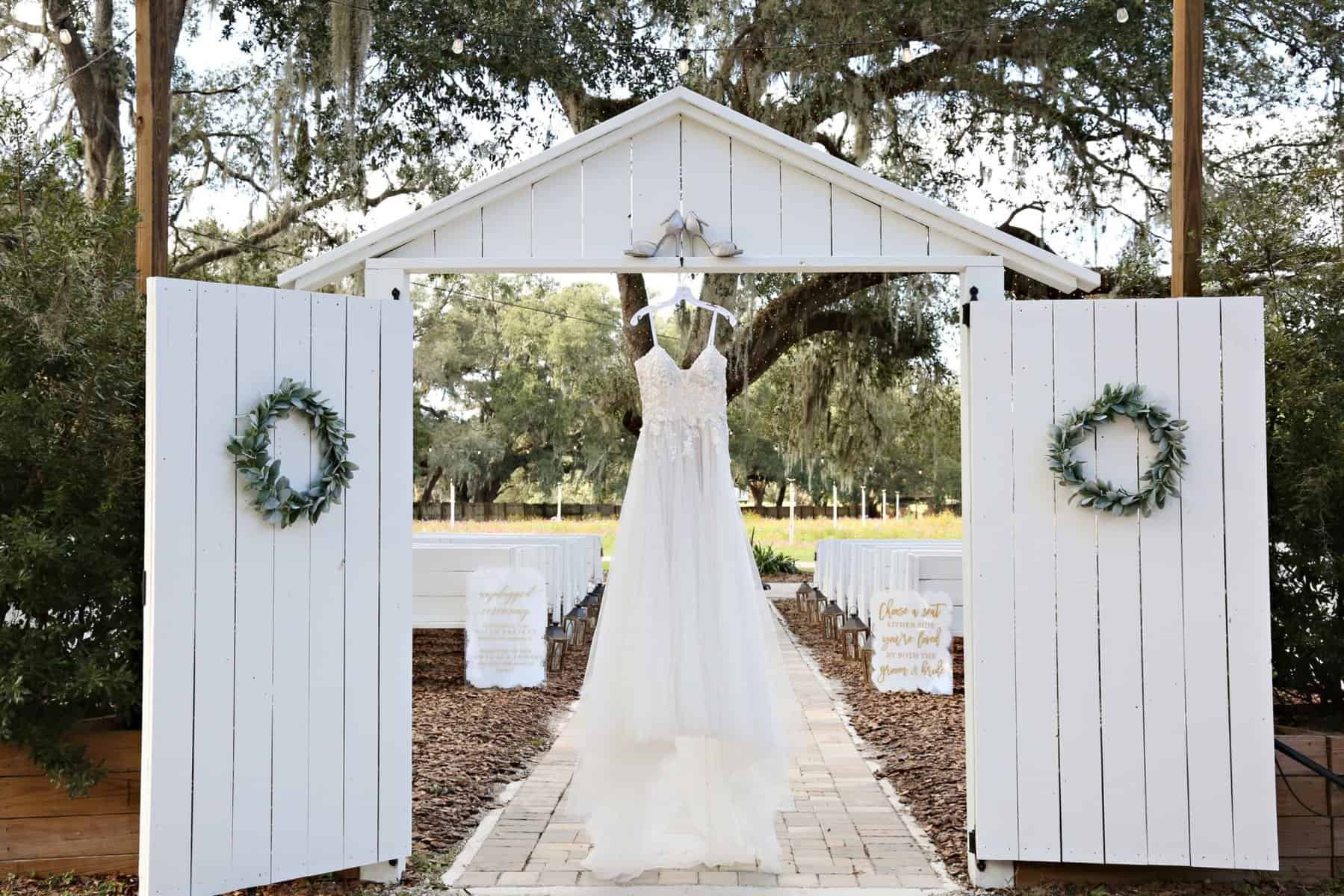 Christmas Wedding Theme - Just Marry Weddings - Regina Hyman Photography - Dress