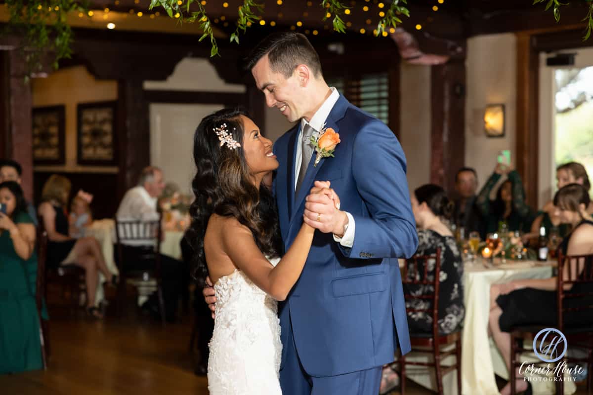Gold Course Wedding Venue - Just Marry Weddings - Corner House Photography - First Dance