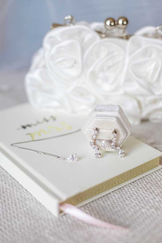 Wedding details - bridal jewelry