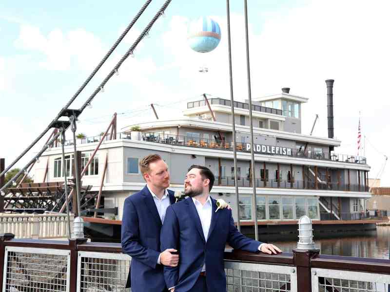 paddlefish-elopement-couple