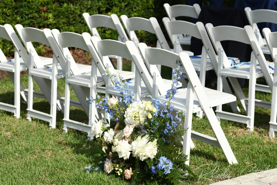 White and blue ceremony floral