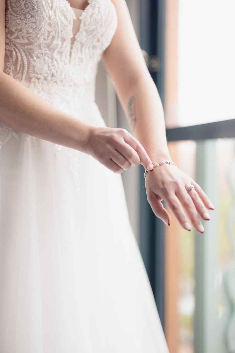 Bride getting ready photos