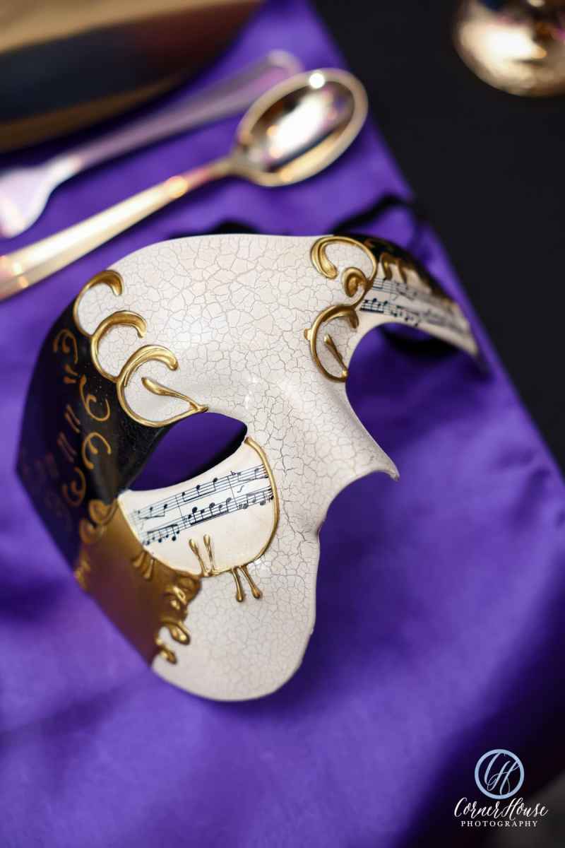 Decorative mask as wedding decor