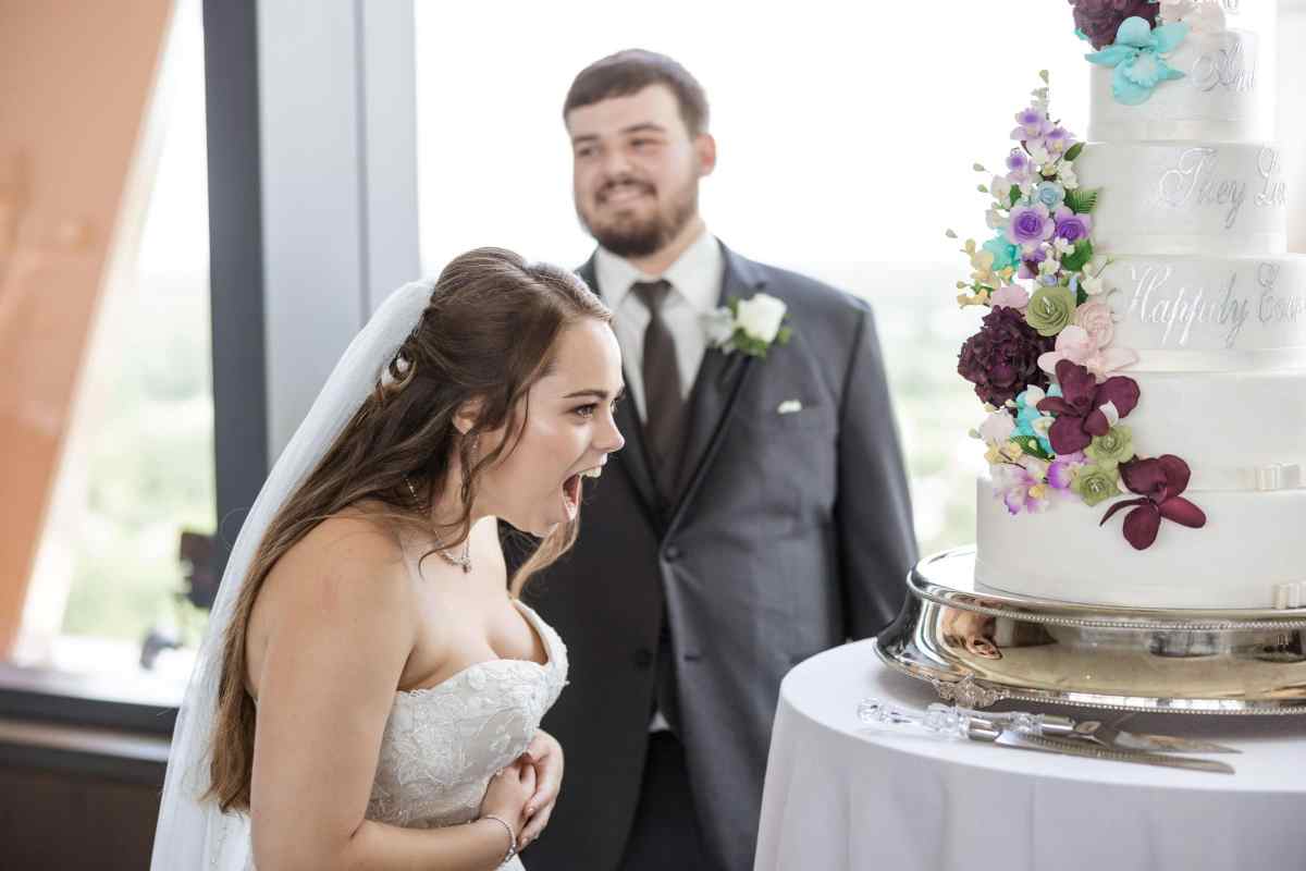 Bride surprised by the arrival of Mickey and Minnie Mouse