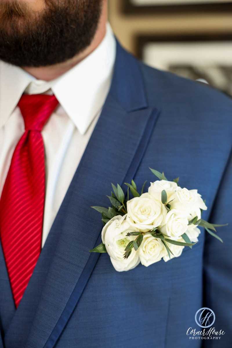 groom boutonniere